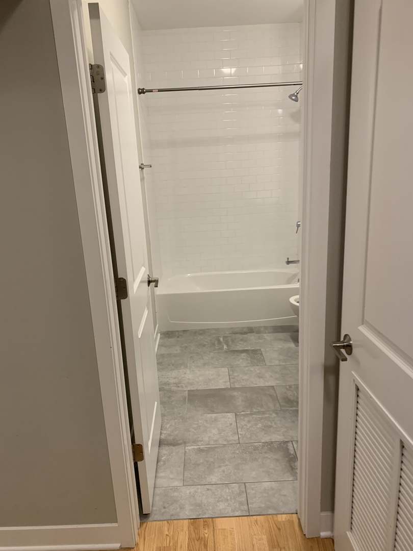 6125 North Clark Street, Unit 104 Chicago, IL 60660 - Photo 12 of 25 a bathroom with a shower