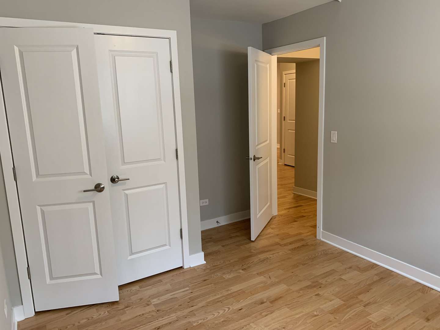 6125 North Clark Street, Unit 104 Chicago, IL 60660 - Photo 18 of 25 a view of a hallway with wooden floor