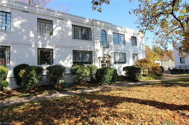 $1,325 | 1700 North Elm Street, Greensboro, NC 27408