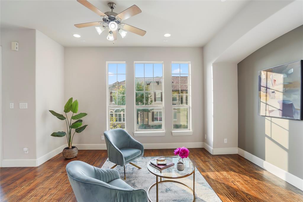 6748 Plaza Via Irving, TX 75039 - Photo 2 of 31 a living room with furniture and a potted plant