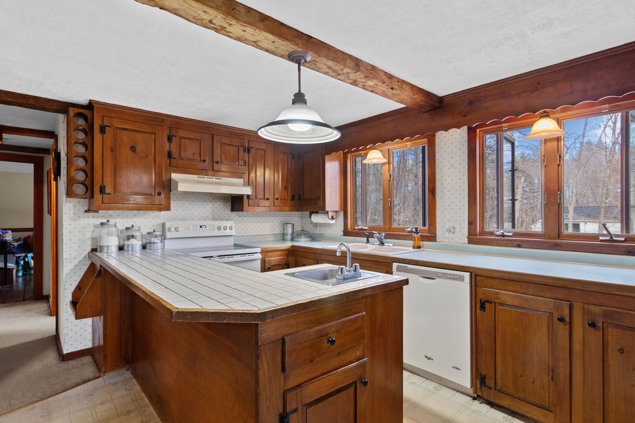 245 Juniper Ridge Henniker, NH 03242 - Photo 6 of 38 Gallery Image 6