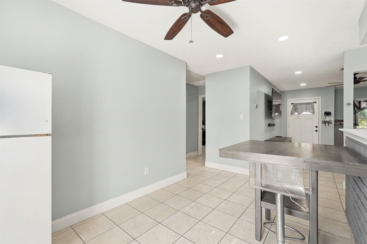 9458 Neuens Road, Unit 9458 Houston, TX 77080 - Photo 10 of 22 Dining Room