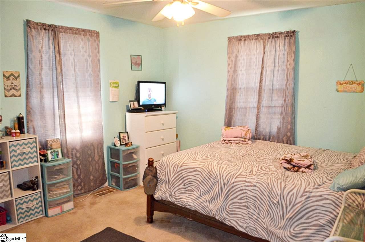 22 Ray Street Greenville, SC 29611 - Photo 9 of 20