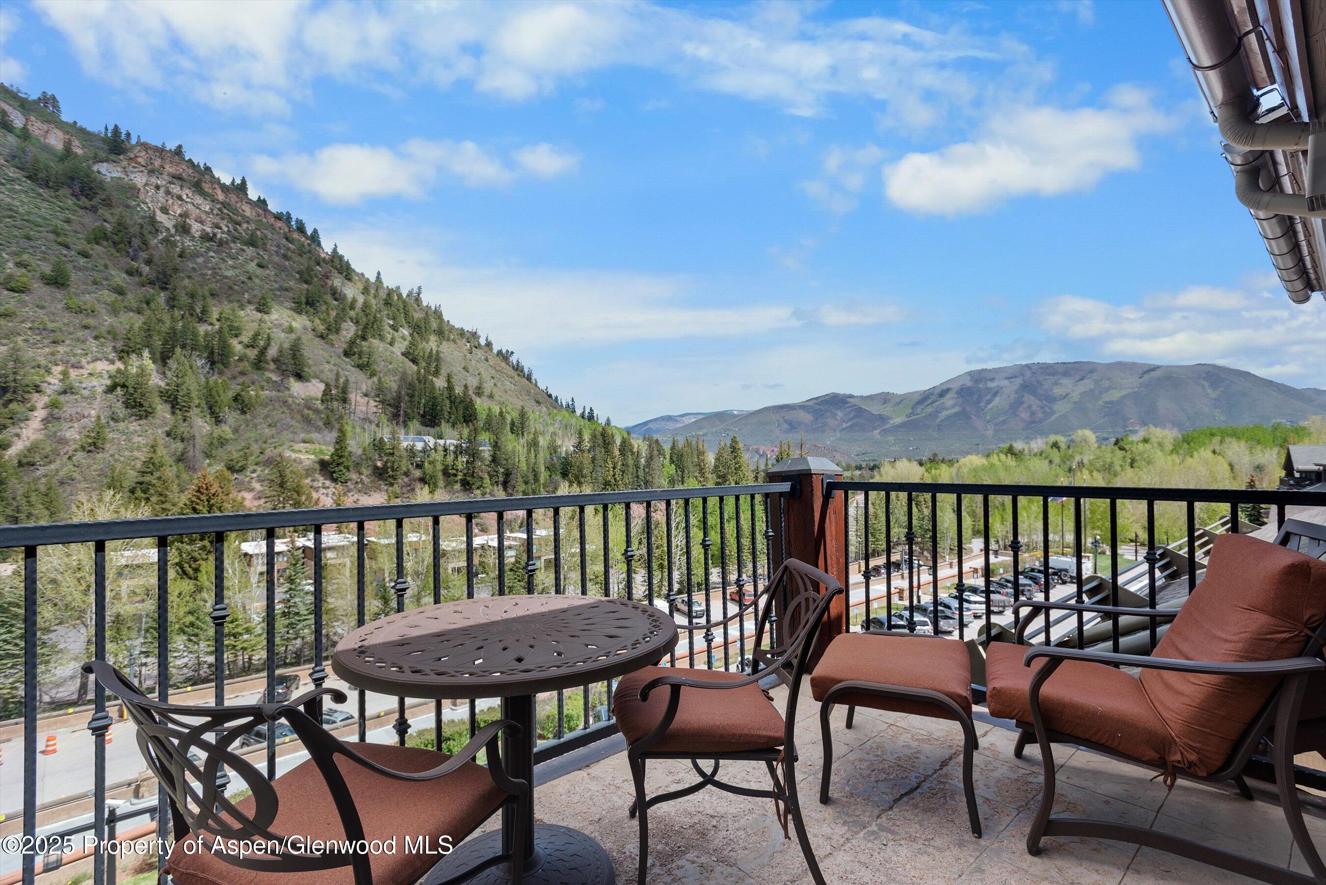 39 Boomerang Road, Unit 8411/ WINTER INTEREST 14 Aspen, CO 81611 - Photo 18 of 21 18-39BoomerangRd8411_250520018