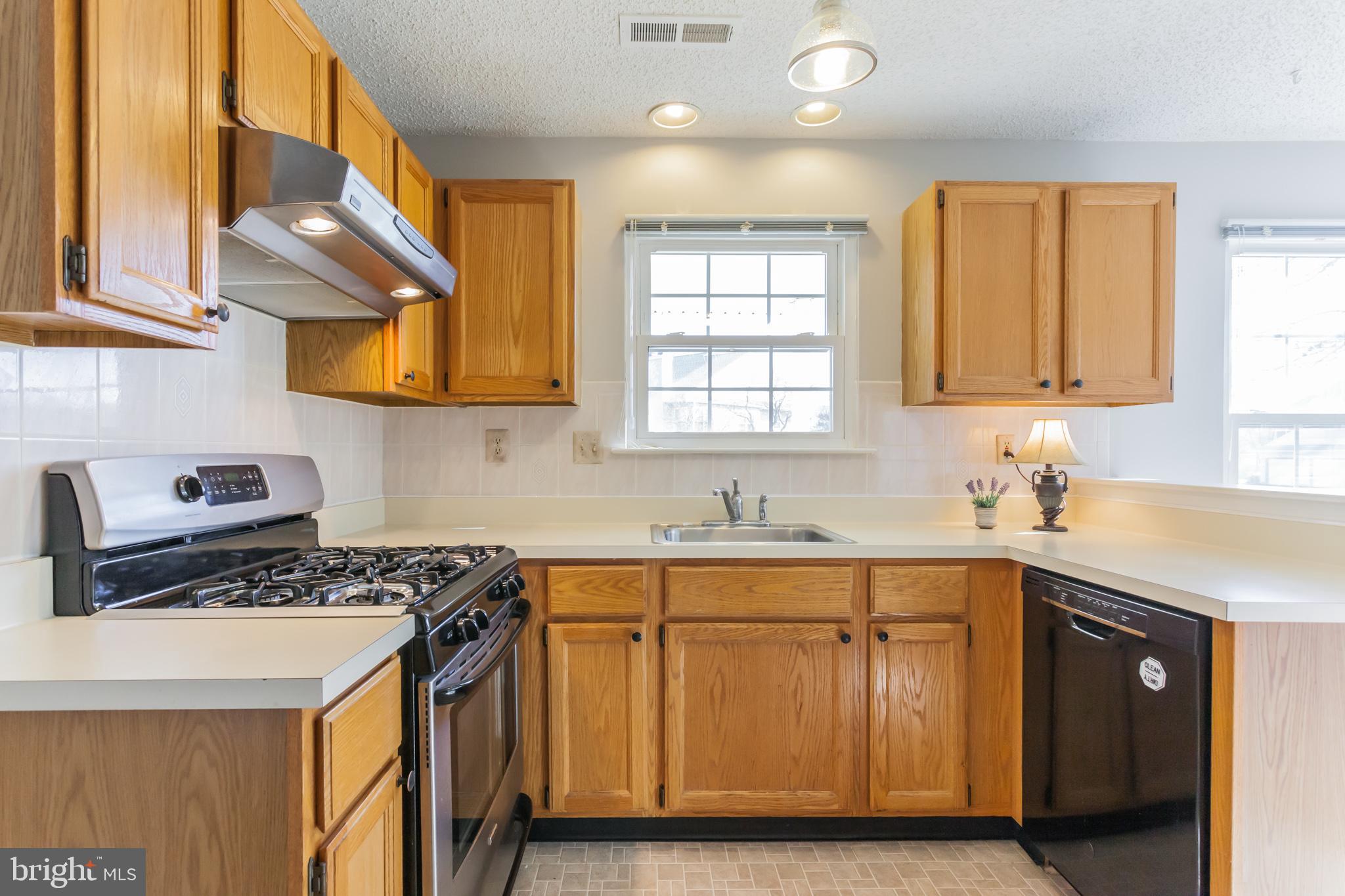 1908 Sterling Road, Unit 7 Yardley, PA 19067 - Photo 11 of 30 Cozy eat-in kitchen with updated appliances