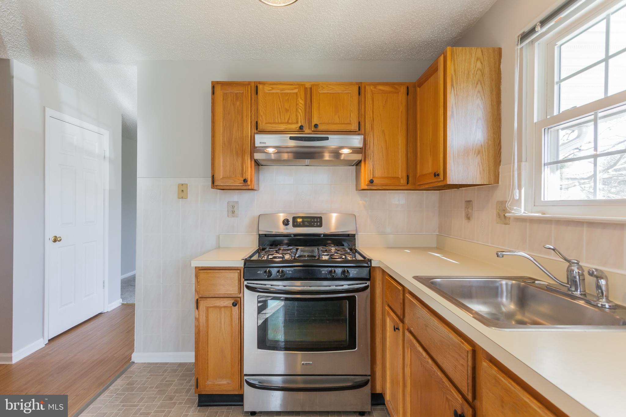 1908 Sterling Road, Unit 7 Yardley, PA 19067 - Photo 18 of 30 Gas cooking & stainless exhaust hood
