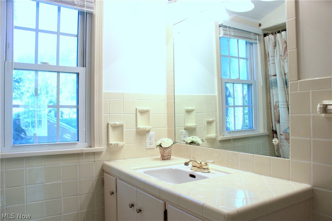 450 Somerset Road Akron, OH 44313 - Photo 21 of 24 Gallery Image 21