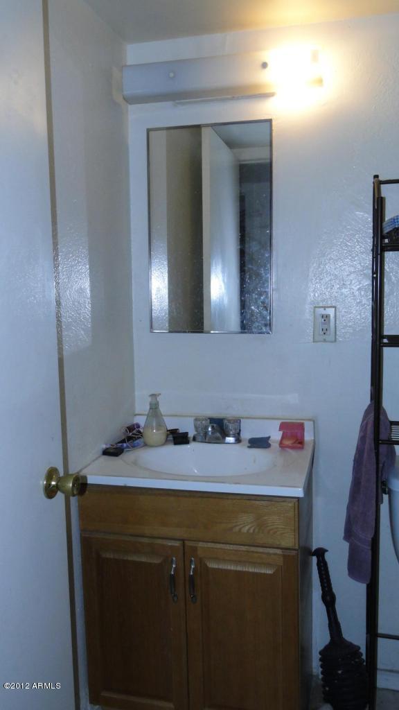 1601 West Vineyard Road Phoenix, AZ 85041 - Photo 9 of 21 DSC06549