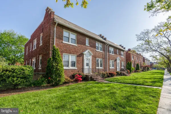 $1,895 | 418 East Glendale Avenue, Unit 3, Alexandria, VA 22301