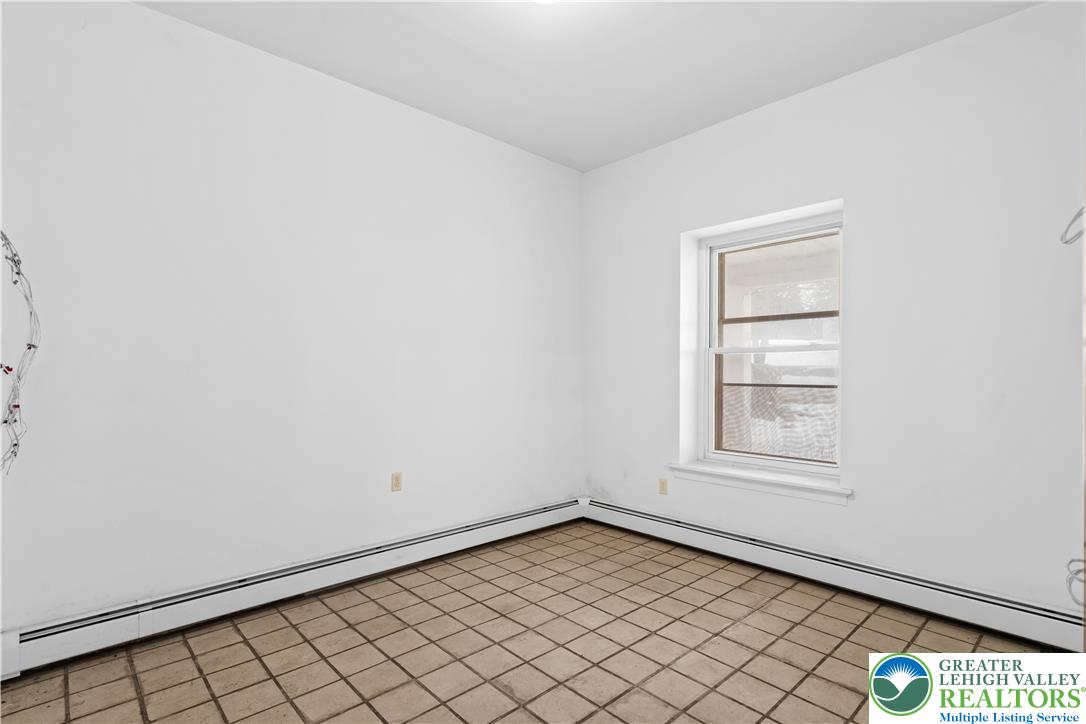 384 Evansville Road Fleetwood, PA 19522 - Photo 17 of 54