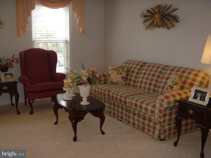 13211 Jasper Road Fairfax, VA 22033 - Photo 4 of 30 Living Room