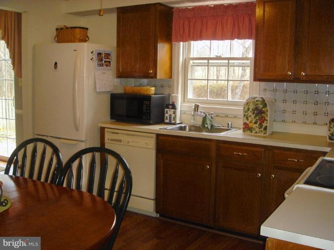13211 Jasper Road Fairfax, VA 22033 - Photo 7 of 30 Kitchen #3