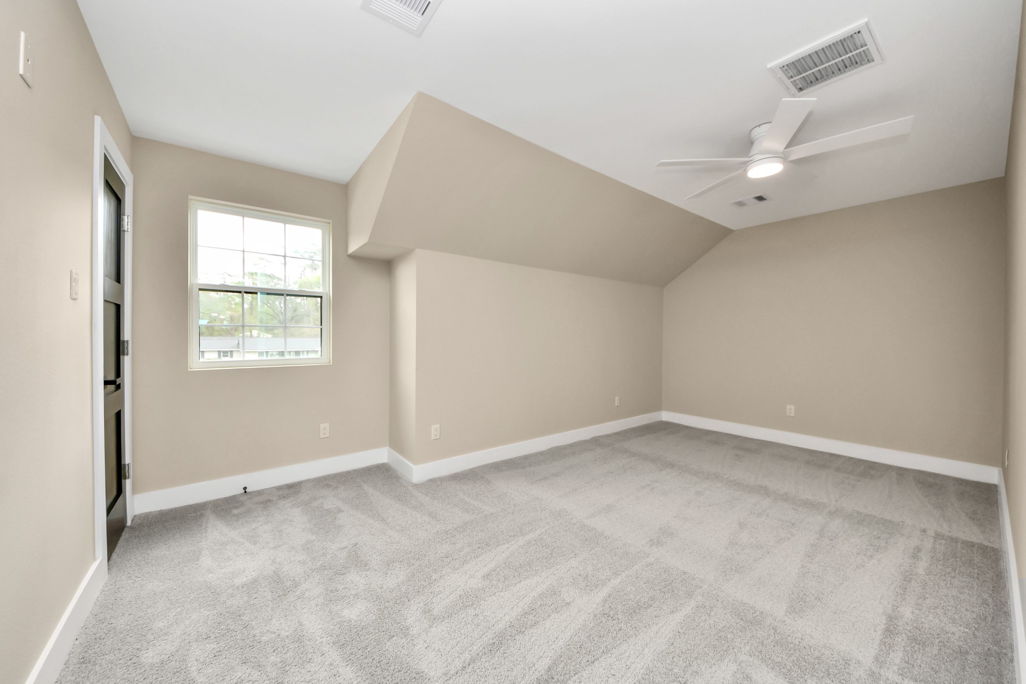 29727 Spring Forest Drive Spring, TX 77386 - Photo 32 of 37 an empty room with a window and a ceiling fan