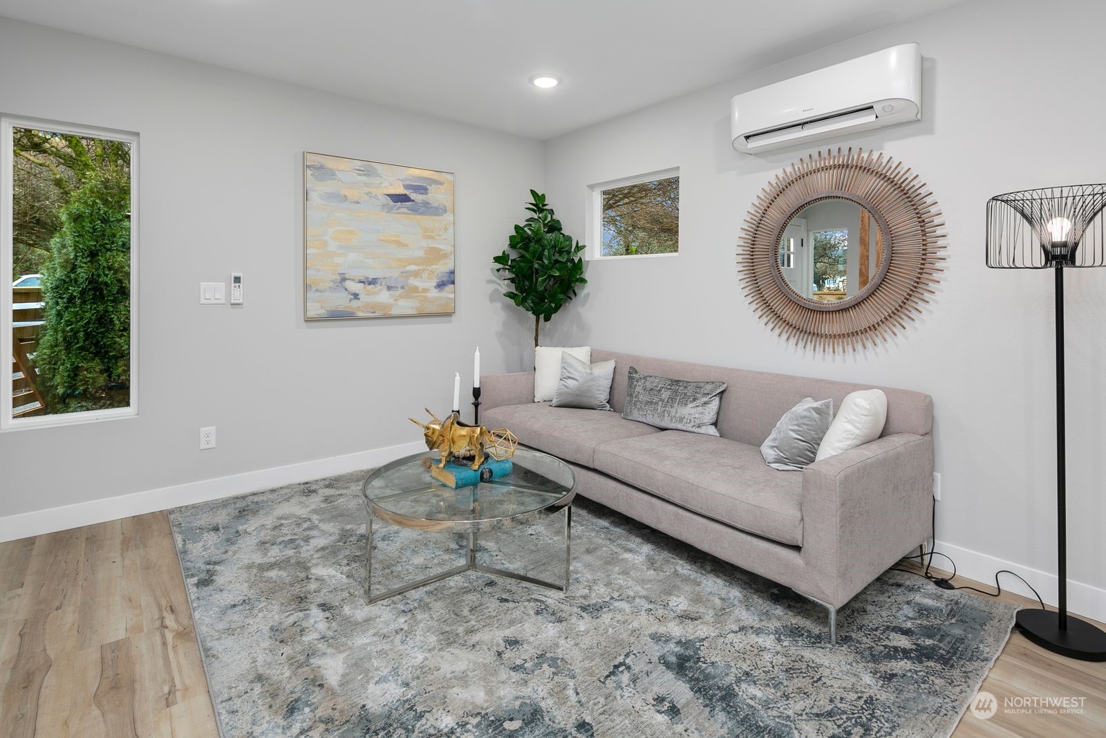 1006 B South Donovan Street Seattle, WA 98108 - Photo 4 of 14 a living room with furniture and a window