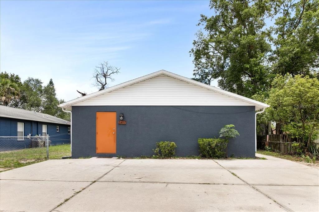 a front view of house with garage and yard