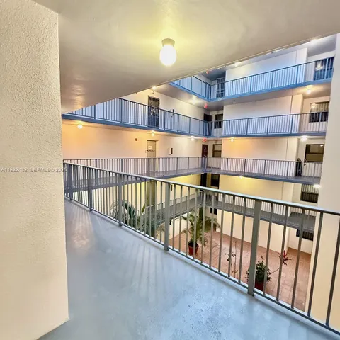 $2,200 | 546 Southwest 1st Street, Unit 403, Miami, FL 33130
