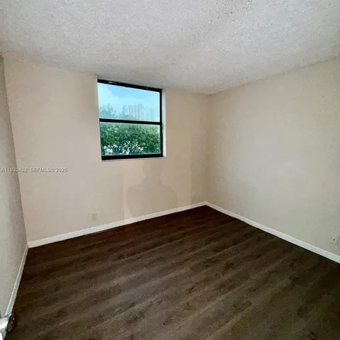 $2,200 | 546 Southwest 1st Street, Unit 403, Miami, FL 33130