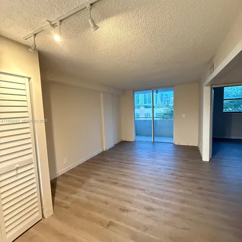 $2,200 | 546 Southwest 1st Street, Unit 403, Miami, FL 33130