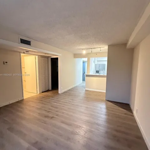 $2,200 | 546 Southwest 1st Street, Unit 403, Miami, FL 33130