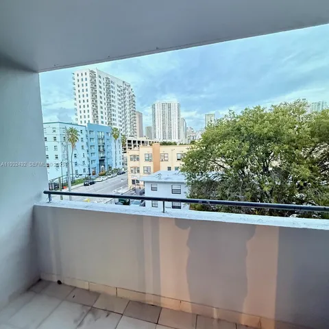 $2,200 | 546 Southwest 1st Street, Unit 403, Miami, FL 33130