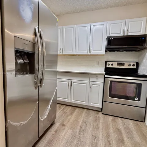$2,200 | 546 Southwest 1st Street, Unit 403, Miami, FL 33130
