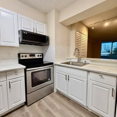 $2,200 | 546 Southwest 1st Street, Unit 403, Miami, FL 33130