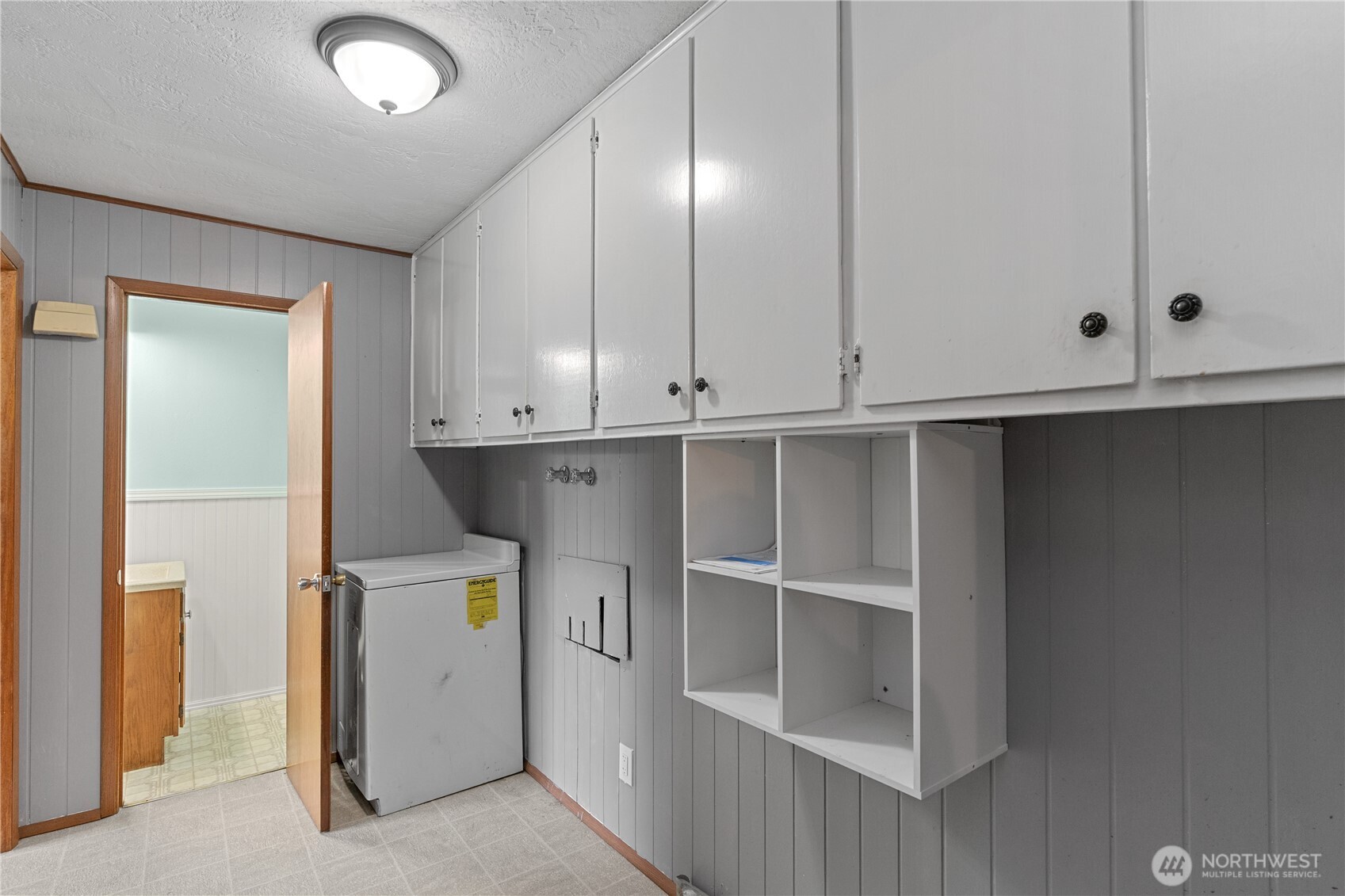 214 Talbot Street North Montesano, WA 98563 - Photo 23 of 40 a view of cabinets and window