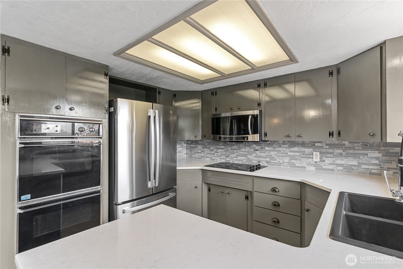 214 Talbot Street North Montesano, WA 98563 - Photo 10 of 40 a kitchen with stainless steel appliances granite countertop a refrigerator and a stove