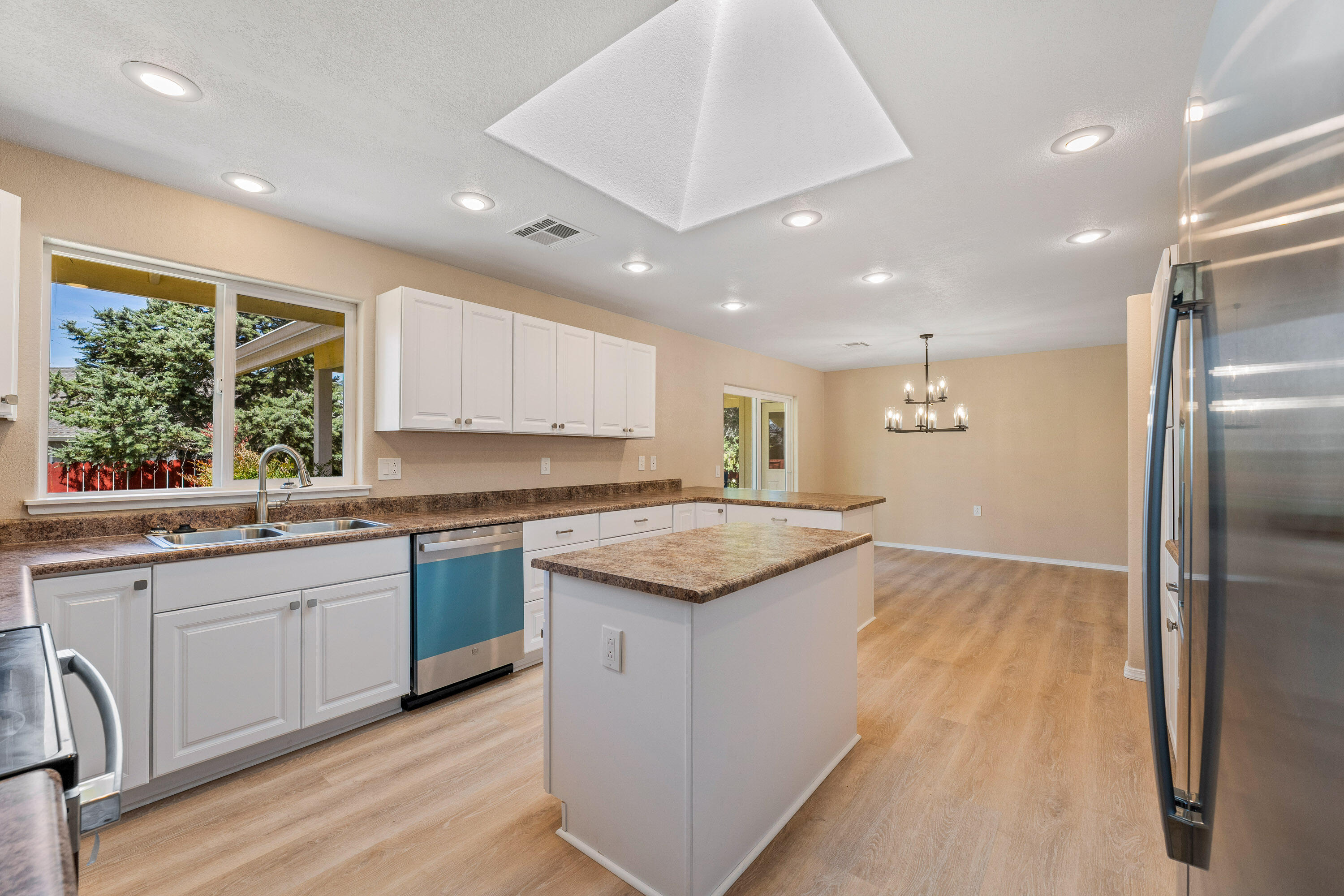 1692 Leonard Road Grants Pass, OR 97527 - Photo 10 of 36 Kitchen