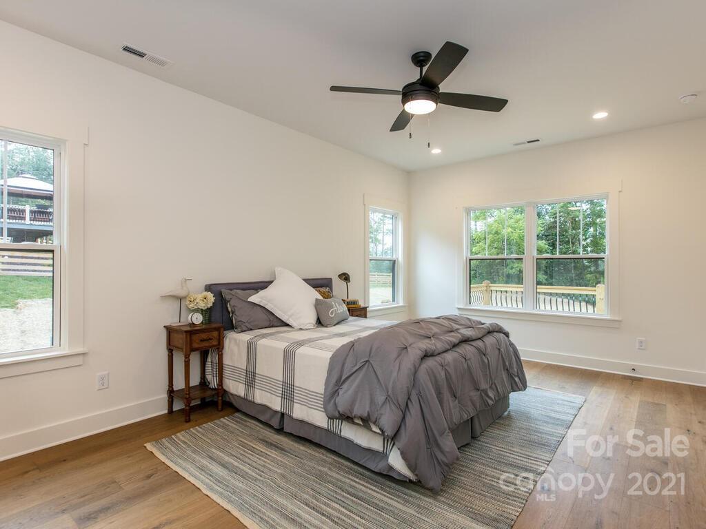 12 Reta Road Fairview, NC 28730 - Photo 14 of 31 Gallery Image 14