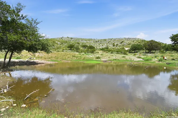 $549,500 | 324 Private Road 3325, Sabinal, TX 78881