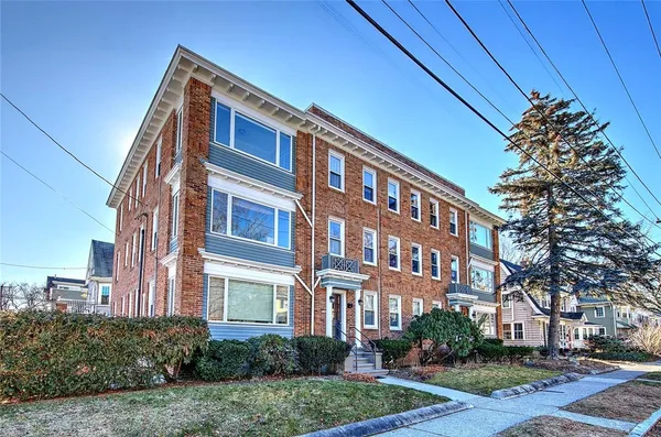 $359,000 | 539 Lloyd Avenue, Unit 8, Providence, RI 02906