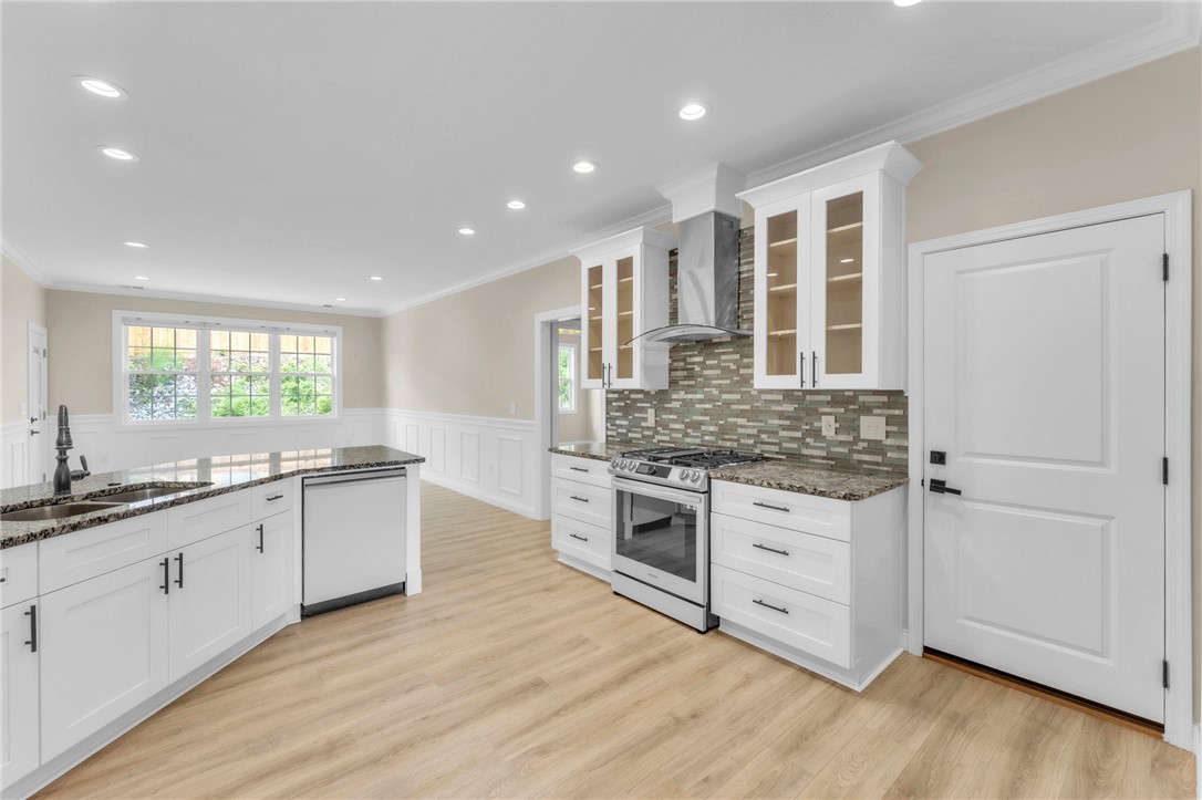 1015 Winmar Drive Anderson, SC 29621 - Photo 16 of 49 This bright kitchen features modern appliances and ample counter space for all your culinary needs.
