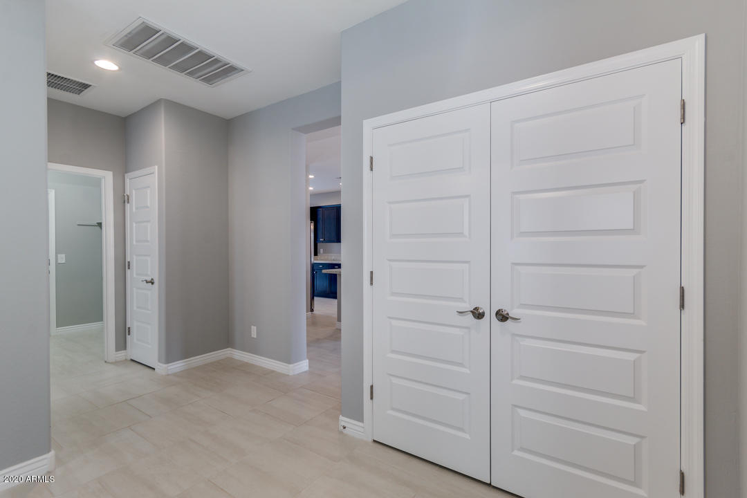 2304 East Mewes Road Gilbert, AZ 85298 - Photo 3 of 60 06-Mews