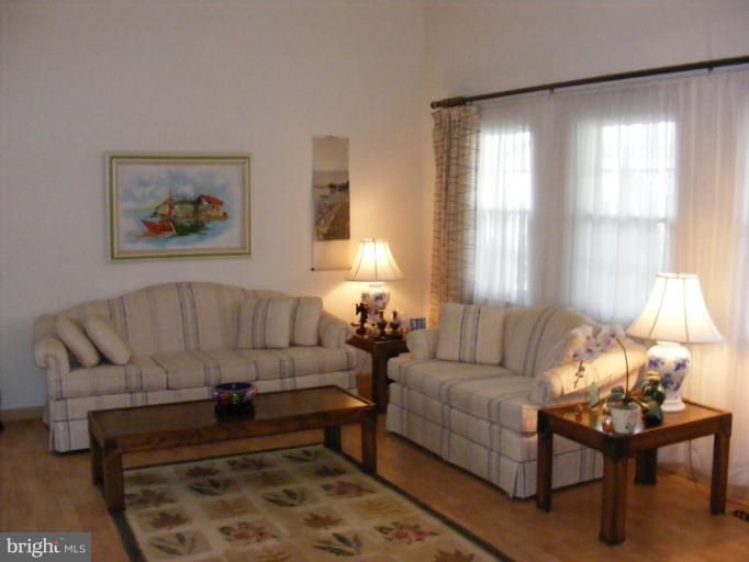 9215 Bowline Road Nottingham, MD 21236 - Photo 11 of 17 Living Room