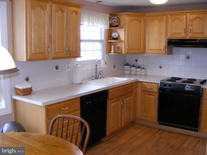 9215 Bowline Road Nottingham, MD 21236 - Photo 15 of 17 Kitchen