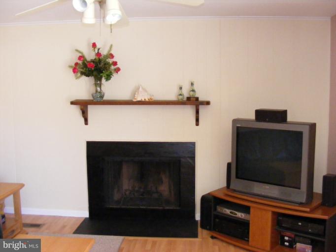 9215 Bowline Road Nottingham, MD 21236 - Photo 10 of 17 Family Room