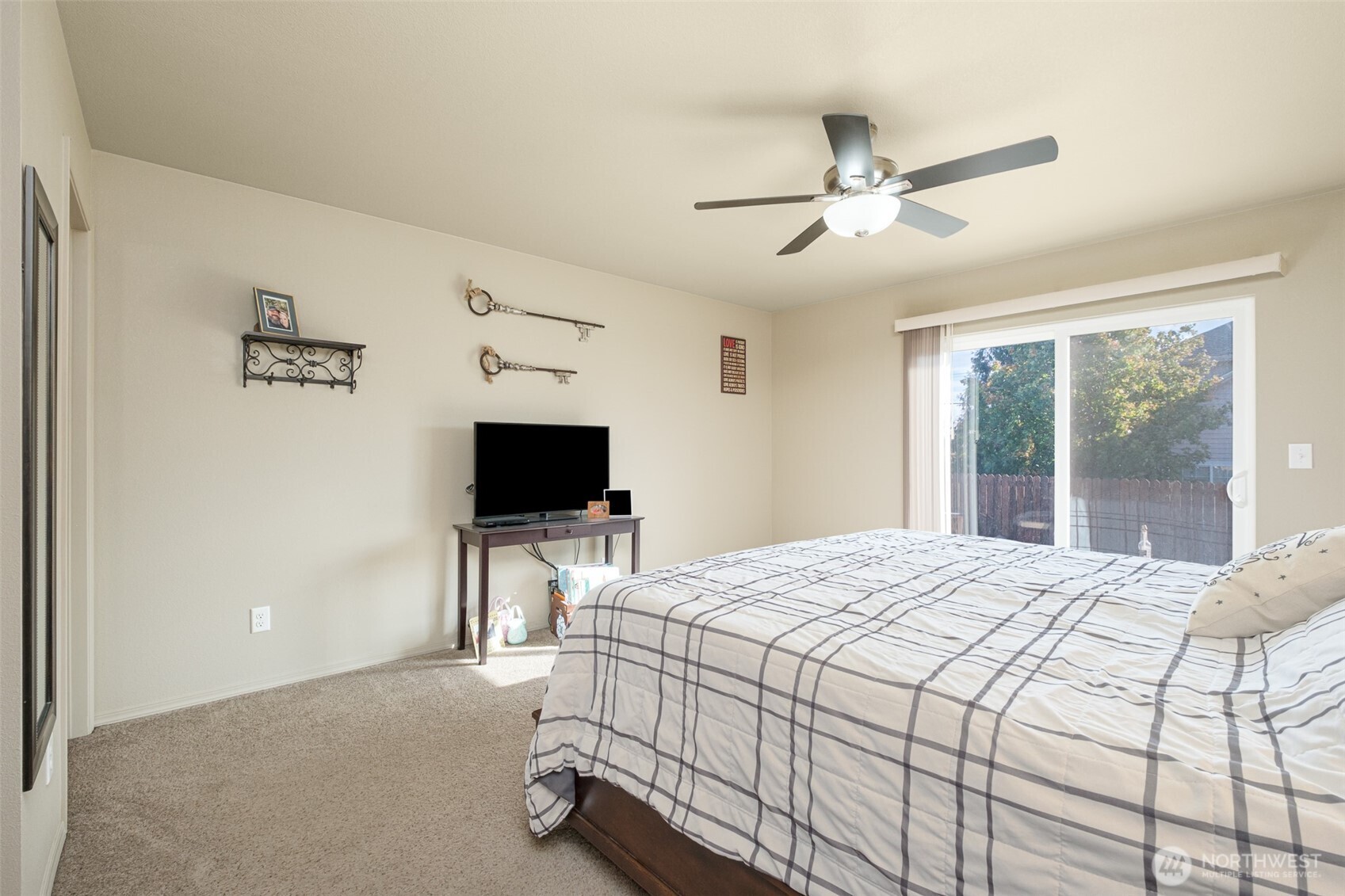 52 Linda Ridge Loop Ephrata, WA 98823 - Photo 14 of 40 a bedroom with a bed and a flat screen tv