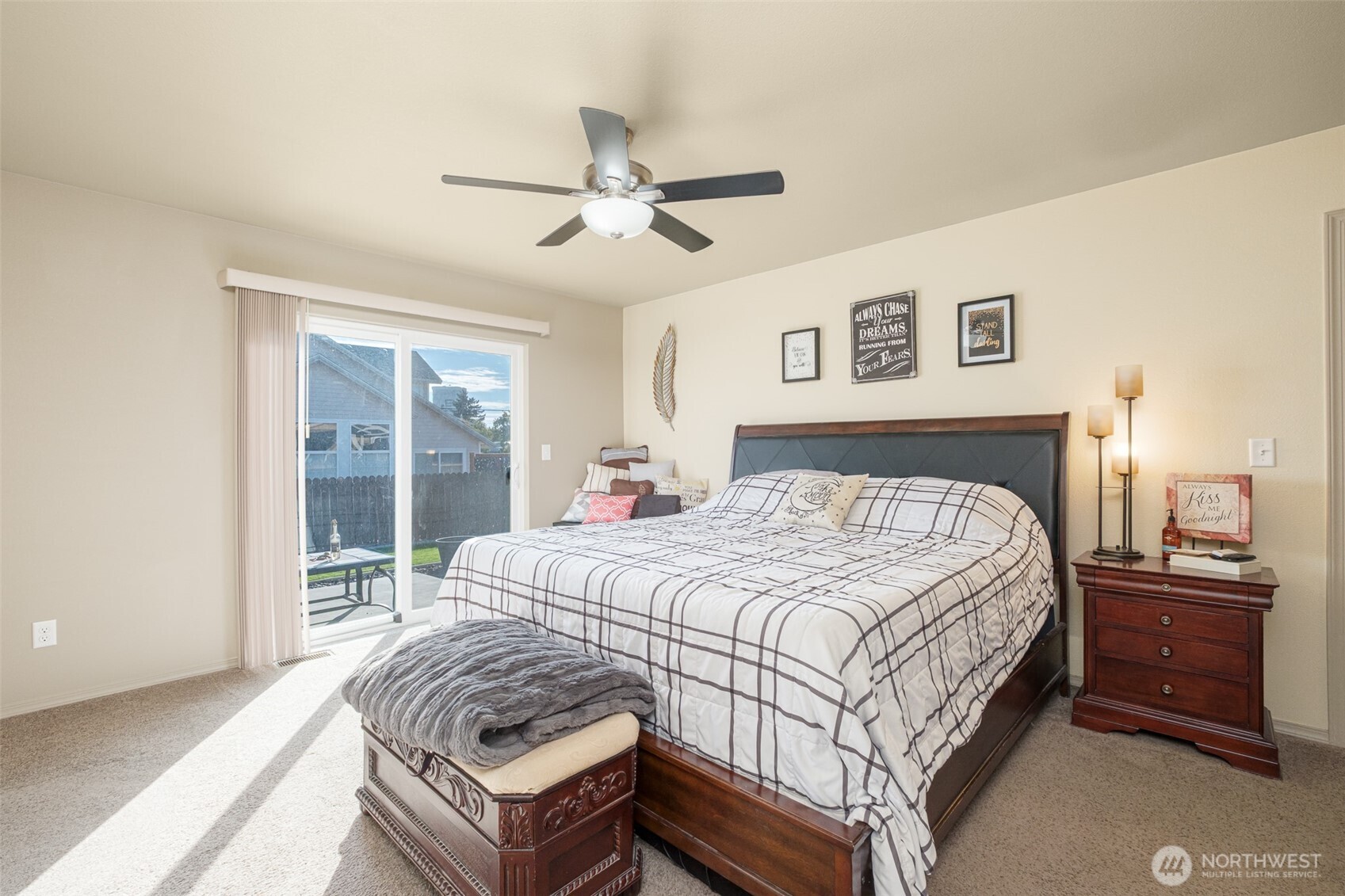 52 Linda Ridge Loop Ephrata, WA 98823 - Photo 15 of 40 a bedroom with a bed and a window