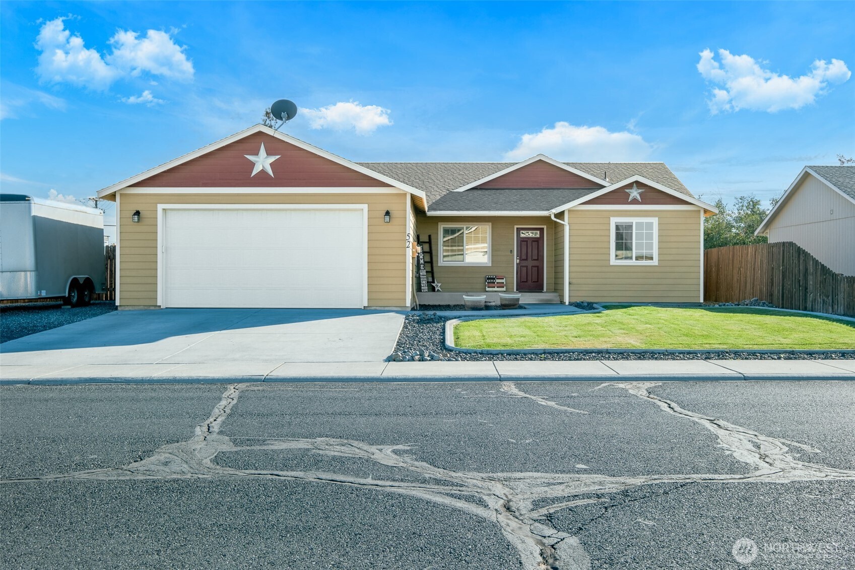52 Linda Ridge Loop Ephrata, WA 98823 - Photo 2 of 40 a view of a house with a yard