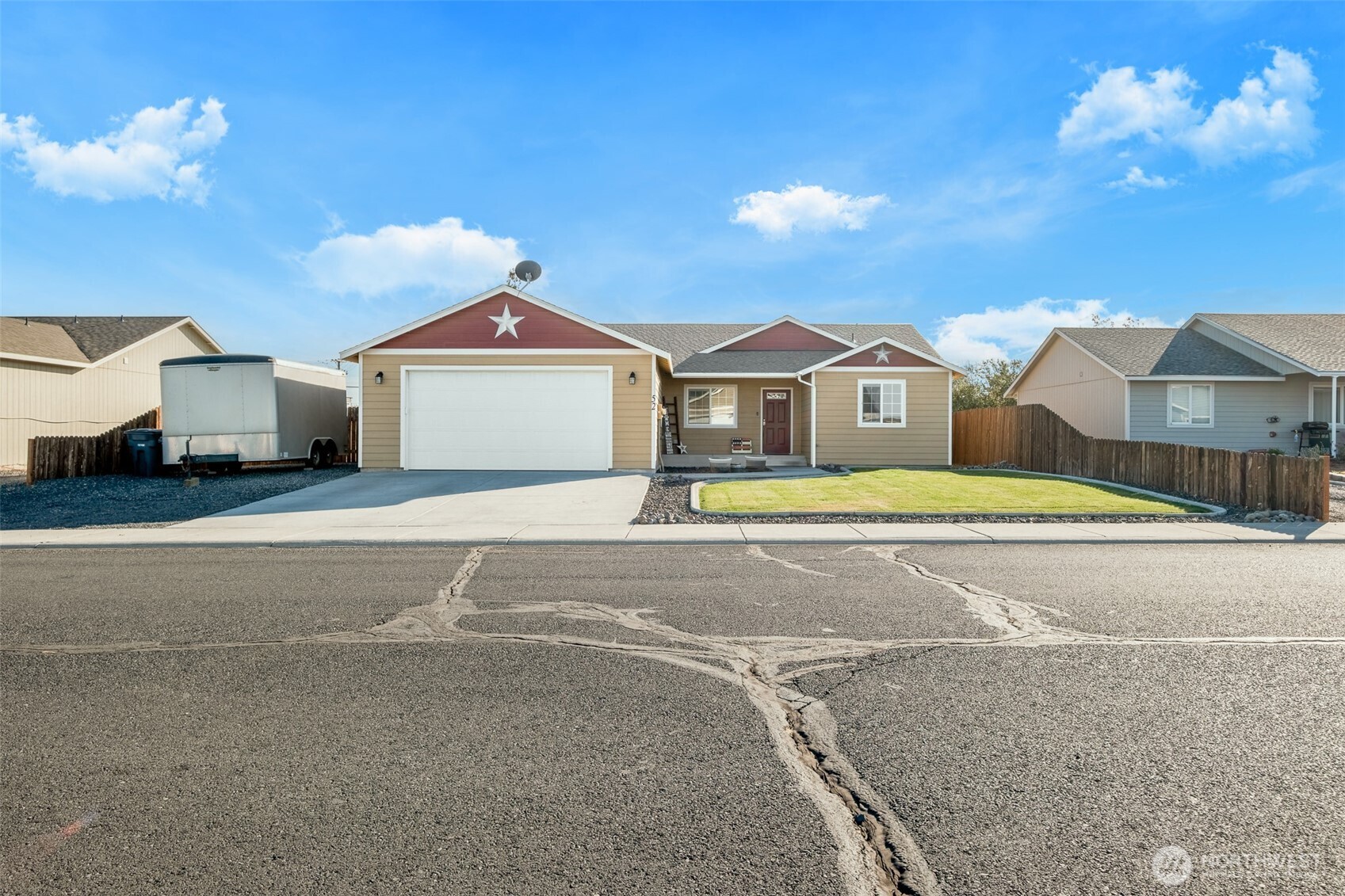 52 Linda Ridge Loop Ephrata, WA 98823 - Photo 23 of 40 a front view of a house with a yard and a large tree