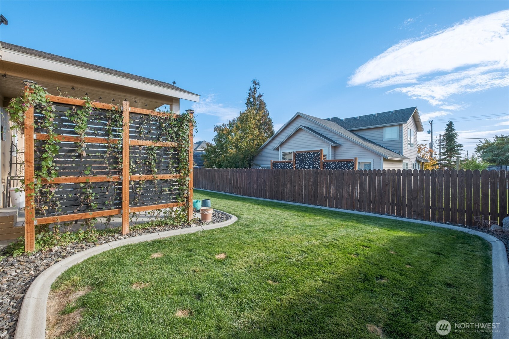 52 Linda Ridge Loop Ephrata, WA 98823 - Photo 27 of 40 a view of a house with backyard and wooden fence