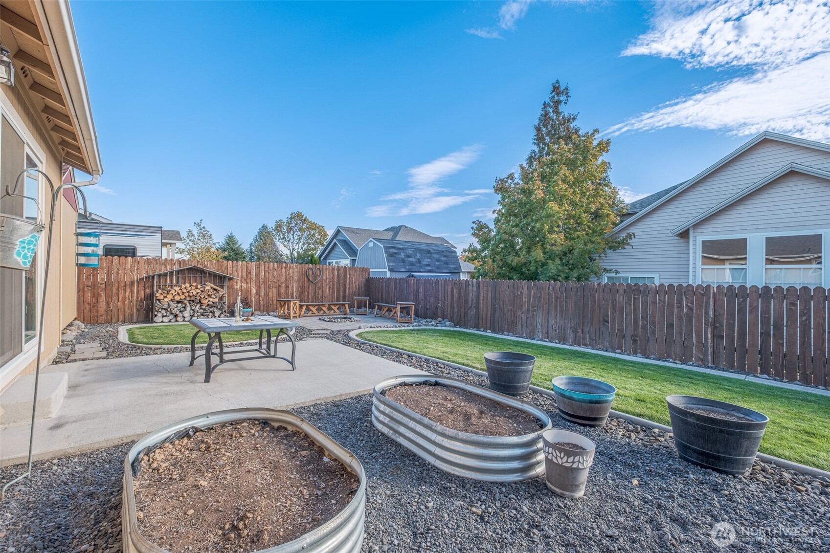 52 Linda Ridge Loop Ephrata, WA 98823 - Photo 30 of 40 a garden view with a seating space