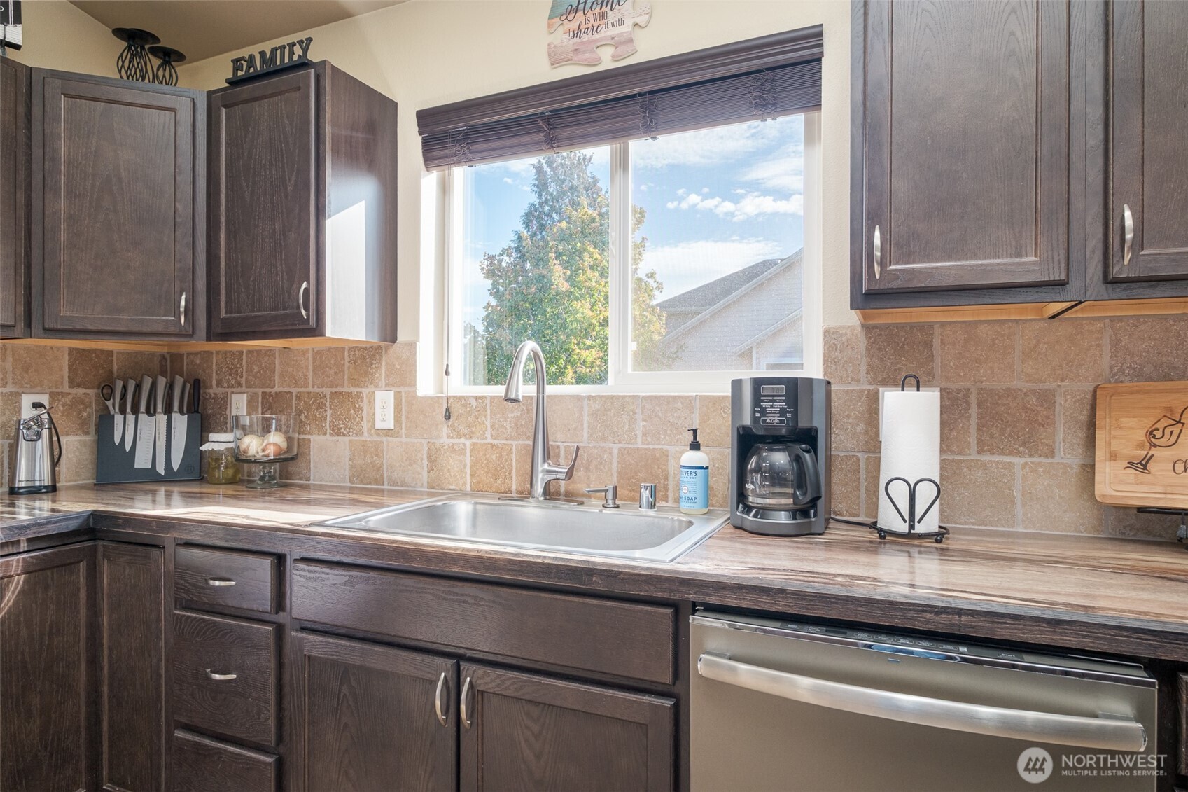 52 Linda Ridge Loop Ephrata, WA 98823 - Photo 9 of 40 a kitchen with a sink and a window