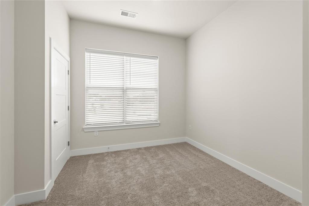 2648 Sandy Plains Road, Unit 424 Marietta, GA 30062 - Photo 15 of 33 an empty room with a window