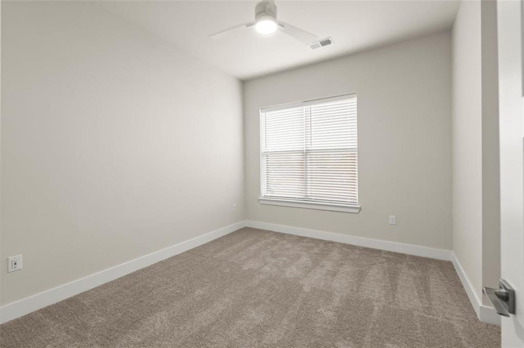 2648 Sandy Plains Road, Unit 424 Marietta, GA 30062 - Photo 17 of 33 an empty room with a window