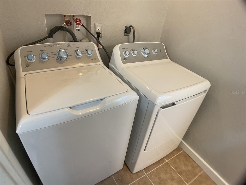 5038 Northeast Sandy Road Arcadia, FL 34266 - Photo 28 of 48 a utility room with dryer and washer
