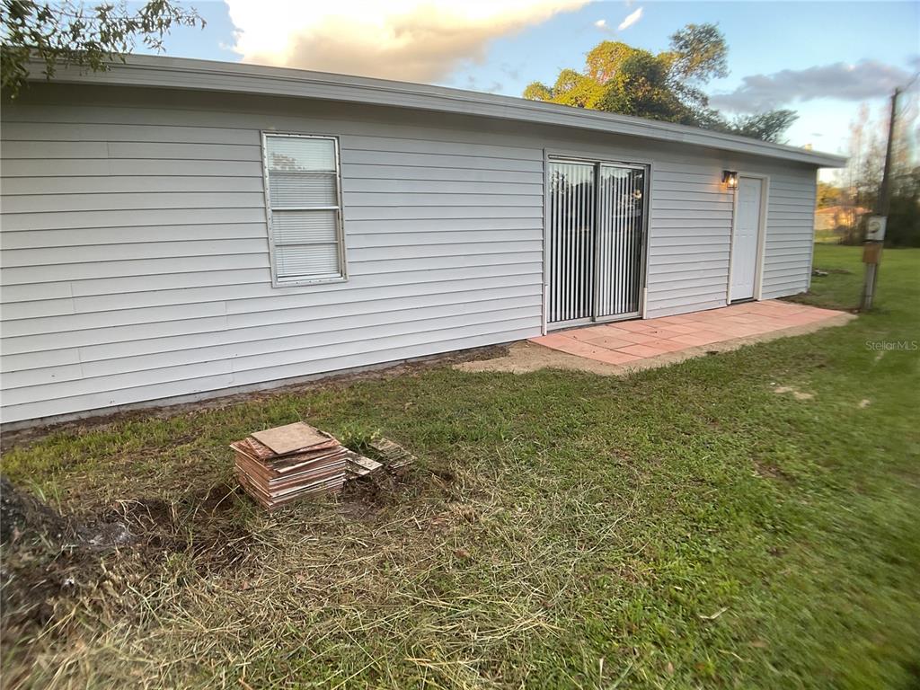 5038 Northeast Sandy Road Arcadia, FL 34266 - Photo 36 of 48 a backyard of a house