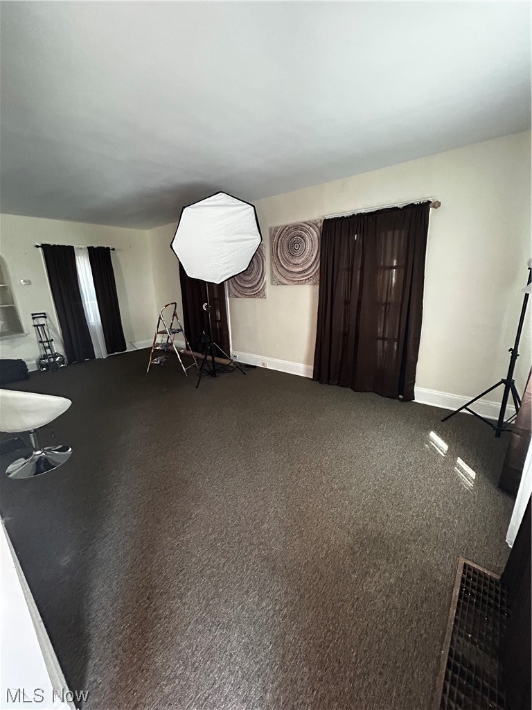 18307 Cornwall Road Cleveland, OH 44119 - Photo 3 of 19 Gallery Image 3