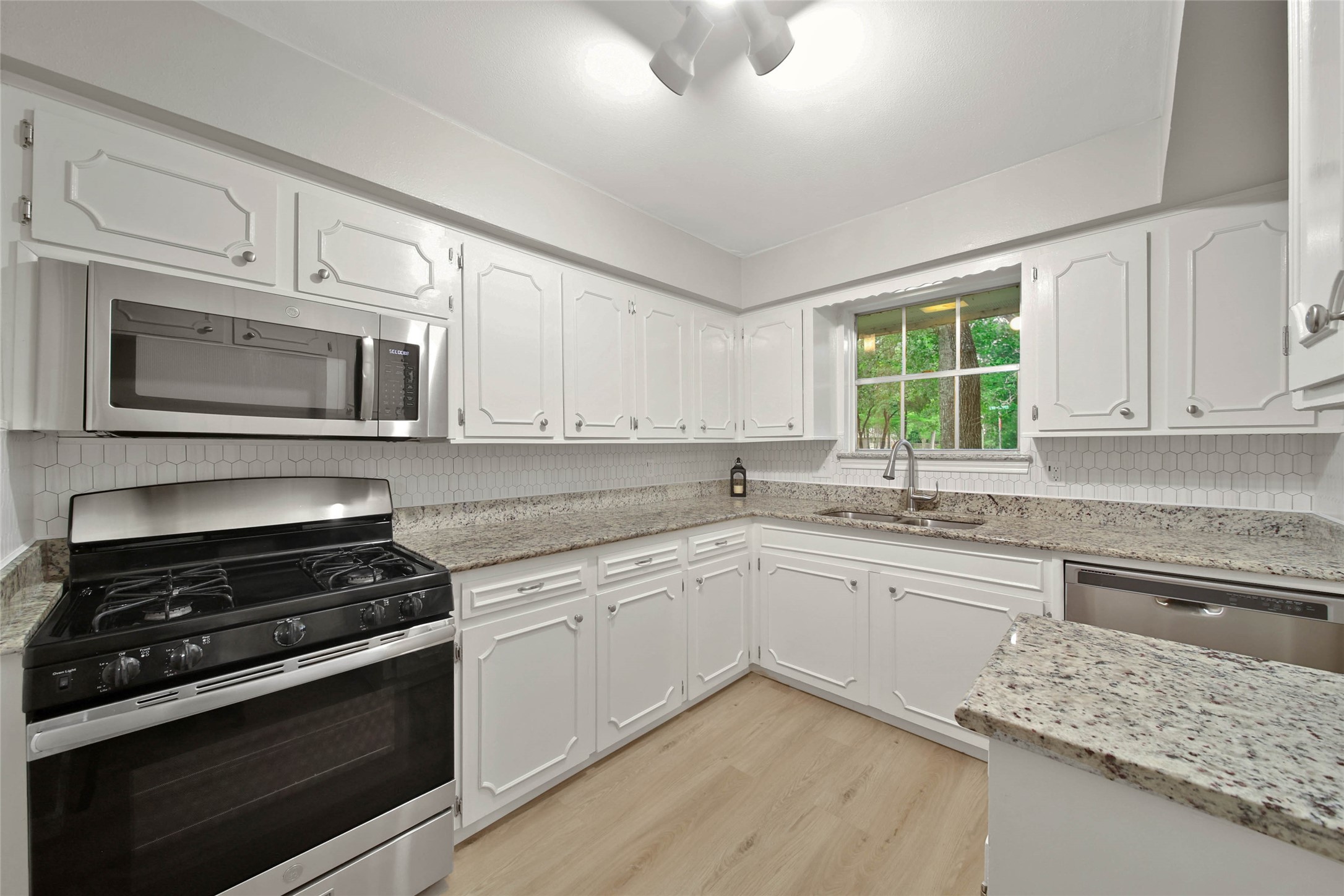 24931 Hickory Hill Road Spring, TX 77380 - Photo 8 of 38